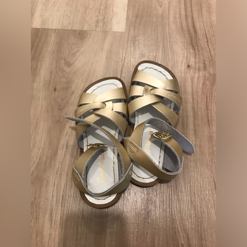 Salt water sandals girls * Read*